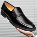 Sapatos sociais masculinos de couro, marca de luxo 2025, mocassins masculinos formais, respiráveis, sem cadarço, sapatos pretos para dirigir, tamanho grande 38-44