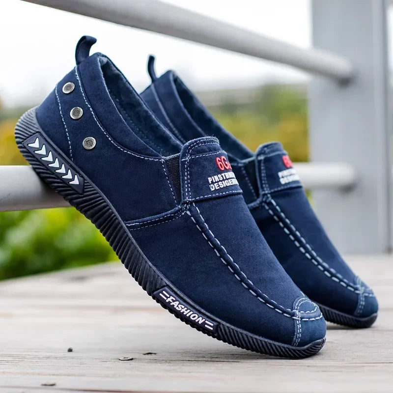 Tênis de lona masculino jeans sem cadarço para o verão de 2025, novo mocassim para dirigir ao ar livre, calçados mocassins vintage da moda para homens