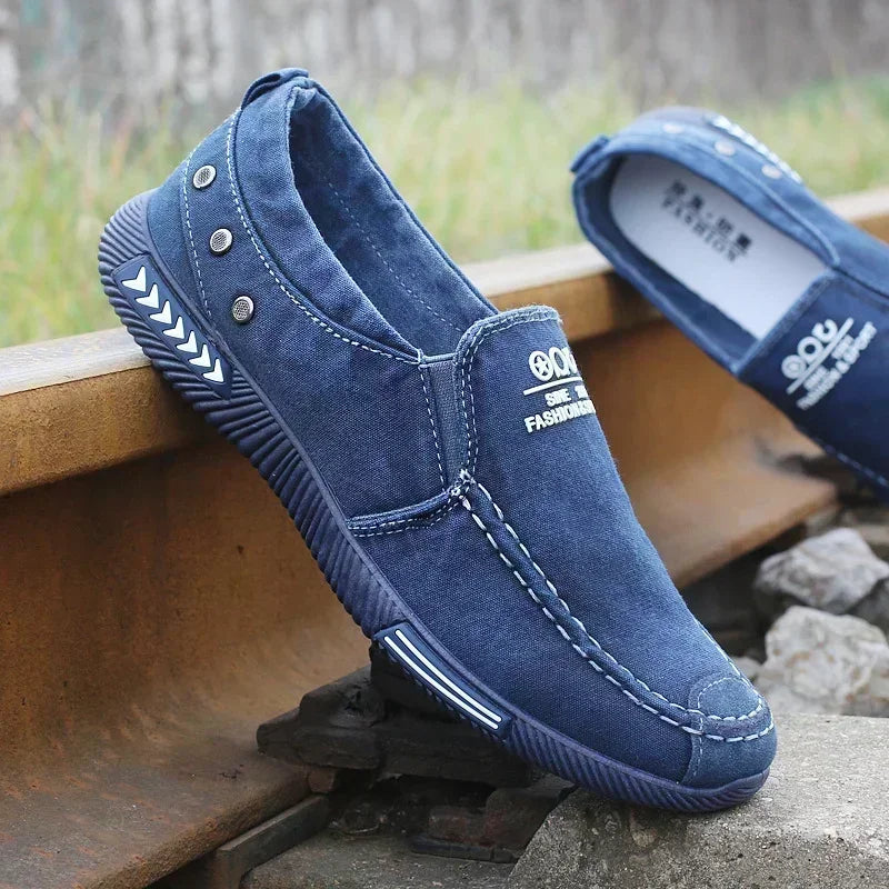 Tênis de lona masculino jeans sem cadarço para o verão de 2025, novo mocassim para dirigir ao ar livre, calçados mocassins vintage da moda para homens