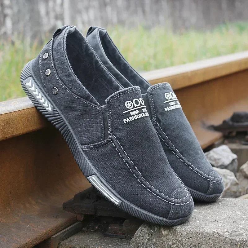 Tênis de lona masculino jeans sem cadarço para o verão de 2025, novo mocassim para dirigir ao ar livre, calçados mocassins vintage da moda para homens