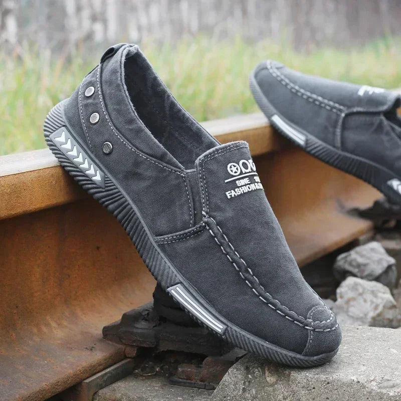 Tênis de lona masculino jeans sem cadarço para o verão de 2025, novo mocassim para dirigir ao ar livre, calçados mocassins vintage da moda para homens