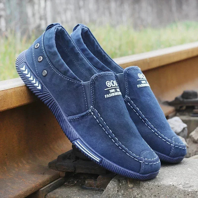Tênis de lona masculino jeans sem cadarço para o verão de 2025, novo mocassim para dirigir ao ar livre, calçados mocassins vintage da moda para homens