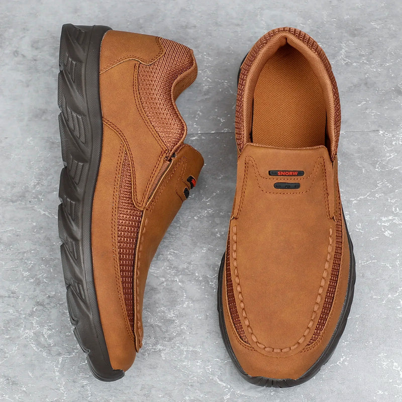 Sapatos casuais masculinos de couro, mocassins respiráveis, novos calçados masculinos confortáveis de couro, tênis baixos, sapatos masculinos