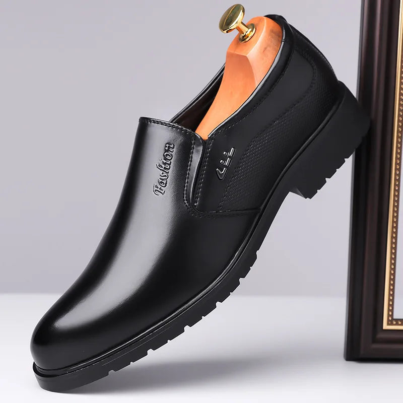 Sapatos sociais masculinos, tamanho grande 35-50 primavera outono novos sapatos de couro de grife masculinos mocassins pretos de cor sólida